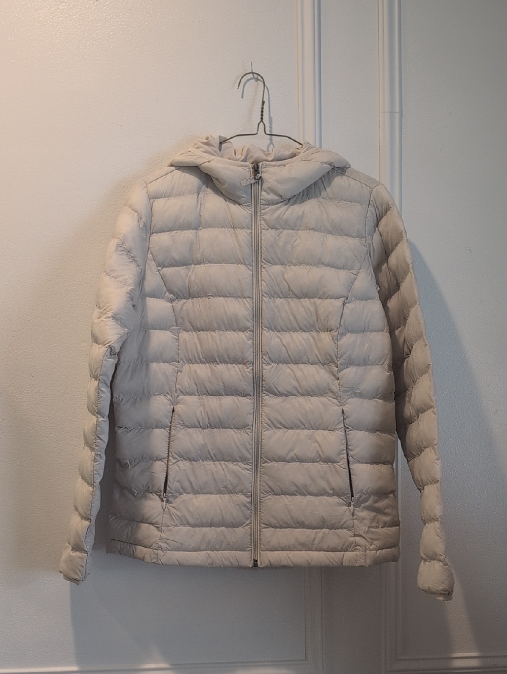 Amazon Essentials Women's Hooded Puffer Jacket - Cream
